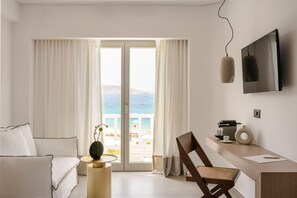 Deluxe Room | Premium bedding, minibar, in-room safe, individually decorated - Grace Mykonos (Mykonos)