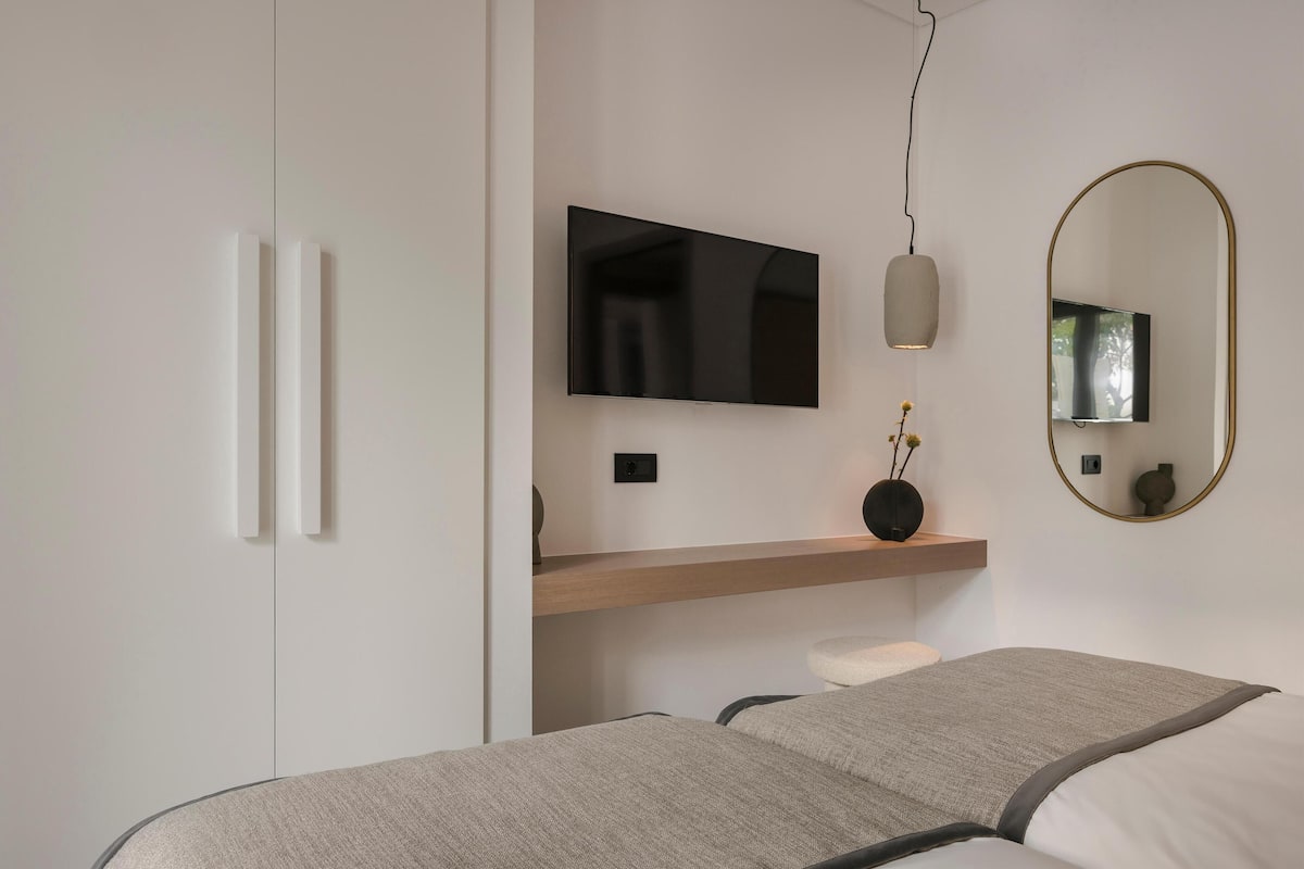 Deluxe Room, 2 Bedrooms | 1 bedroom, premium bedding, minibar, in-room safe