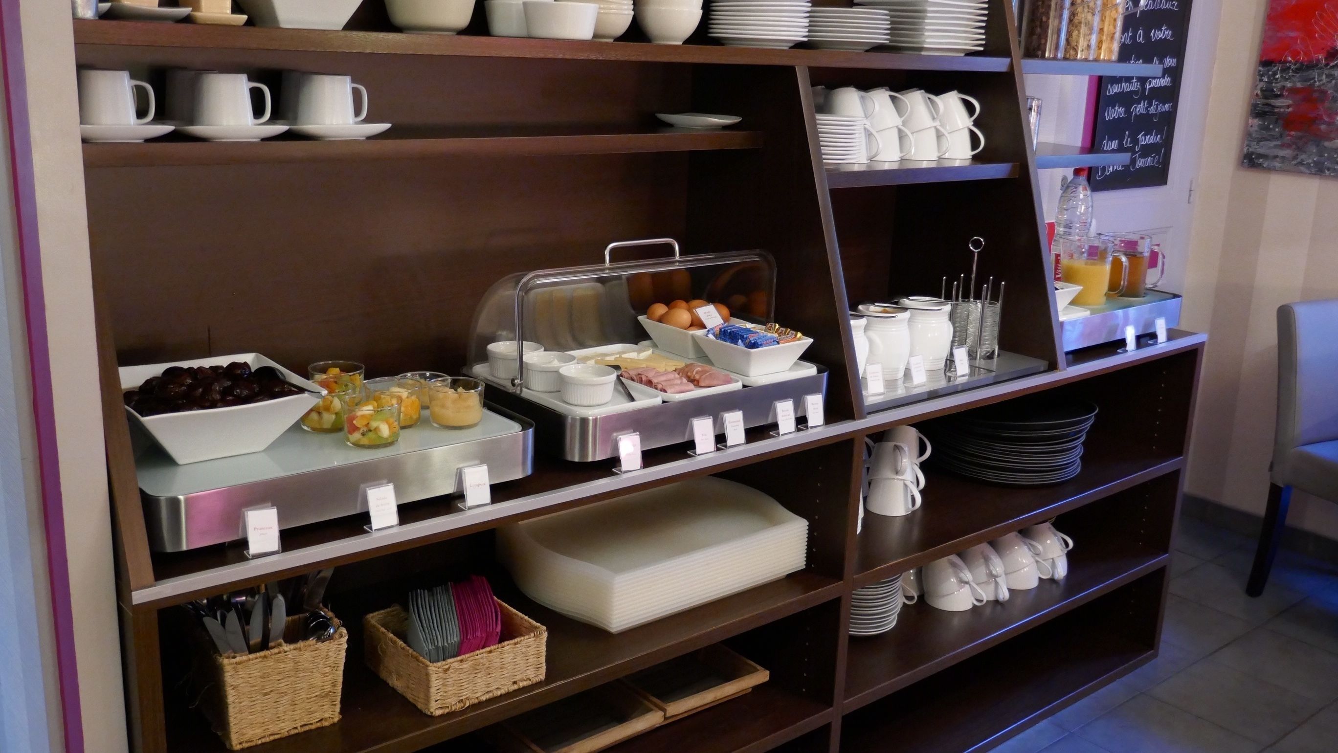 Daily buffet breakfast (EUR 11 per person)