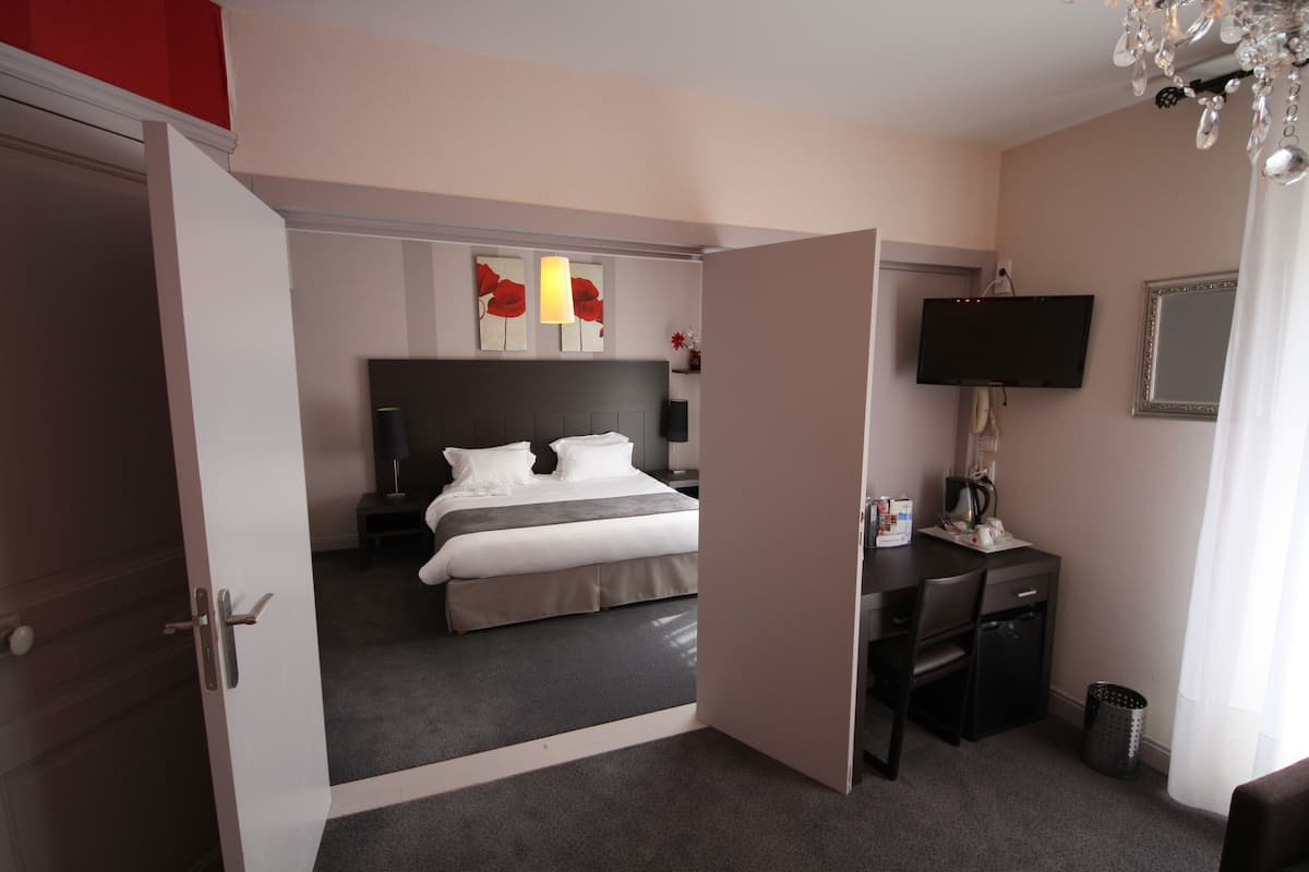 Suite, Balcony