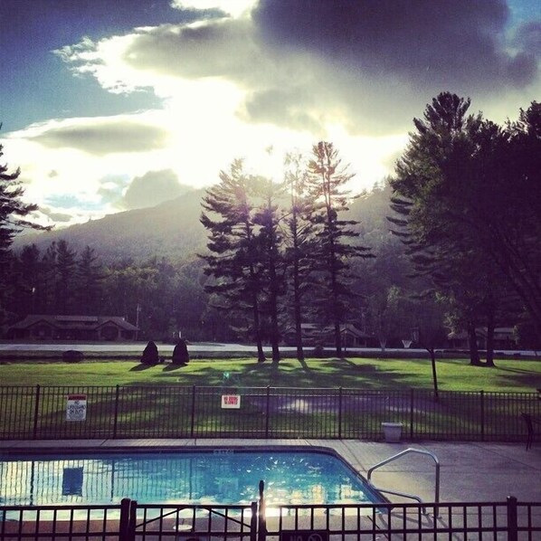Indoor pool, seasonal outdoor pool, sun loungers - Jack O'Lantern Resort and Golf Course (North Woodstock)