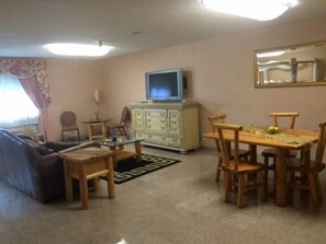 Interior detail - Marvin's Garden Inn (Southfield)