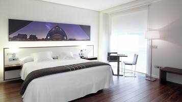 Luxe beddengoed, donsdekens, een minibar, een kluis op de kamer