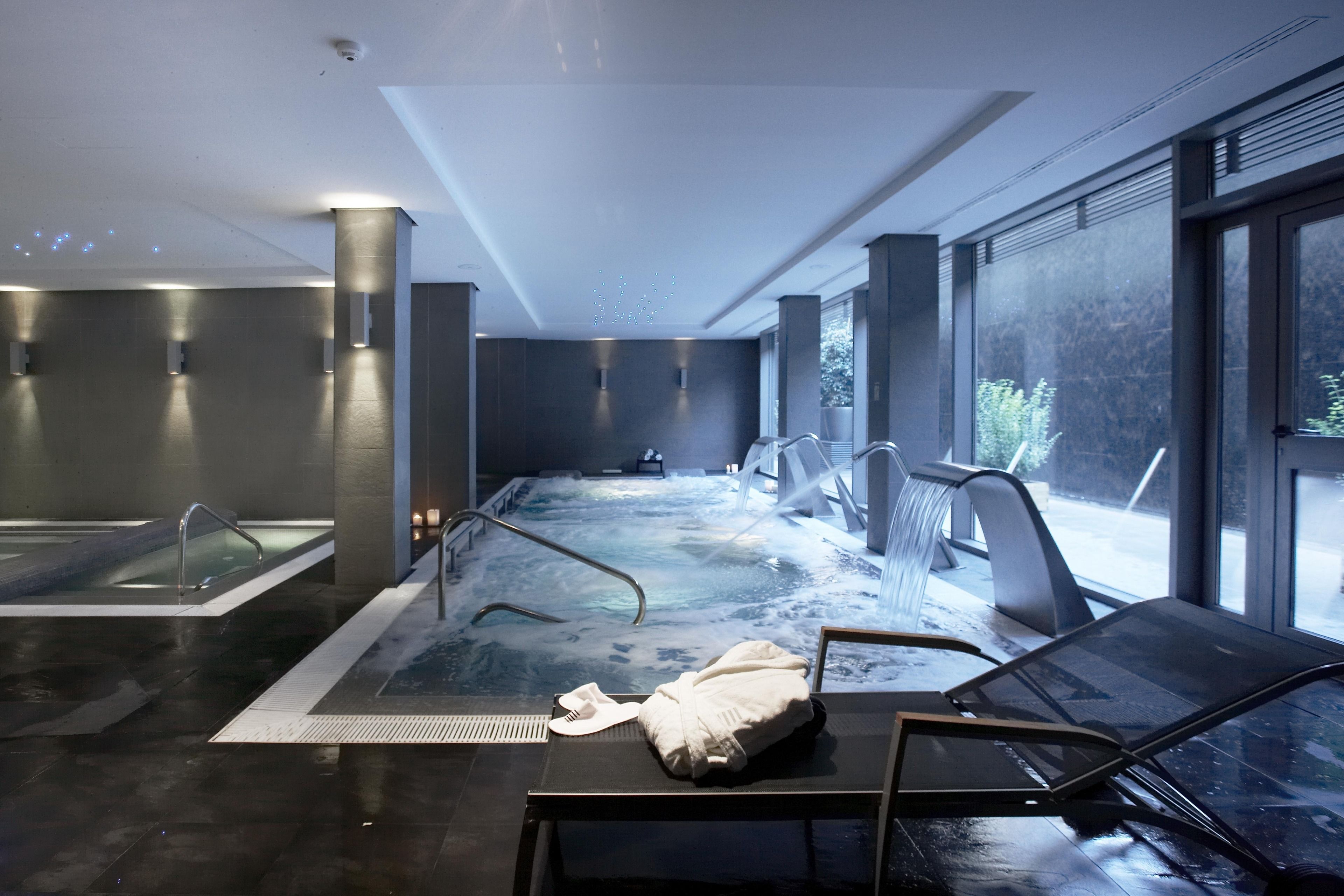 Couples treatment room(s), sauna, hot tub, steam room, body treatments