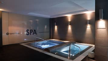 Espace de soins pour les couples, sauna, bain Ă remous, hammam