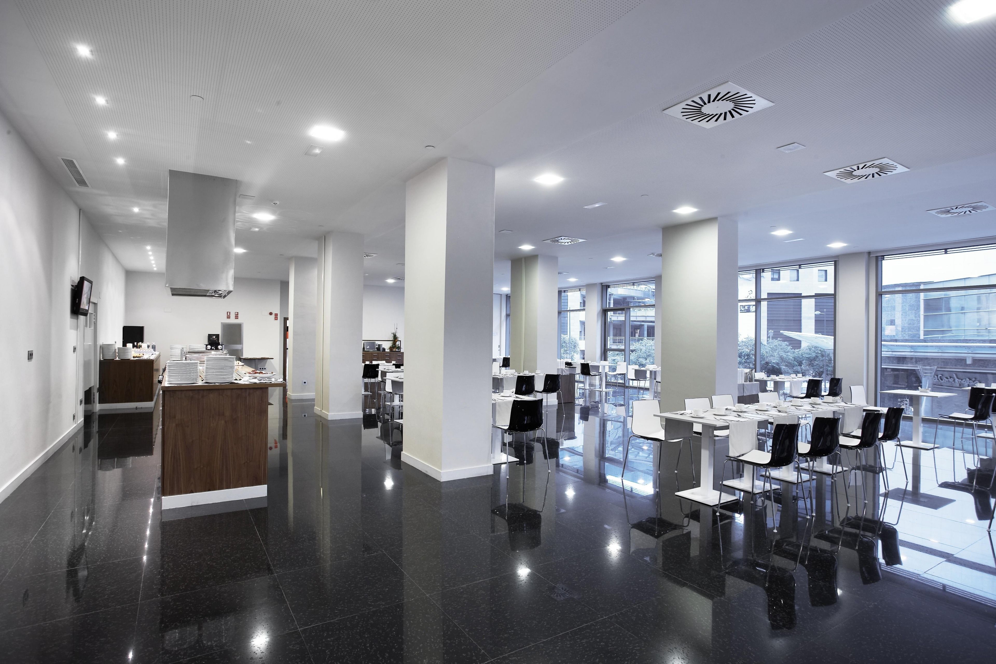 Desayuno buffet diario (EUR 12 por persona)