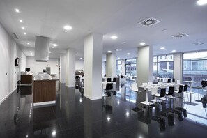 Daily buffet breakfast (EUR 12 per person) - Hotel Primus Valencia (Valencia)