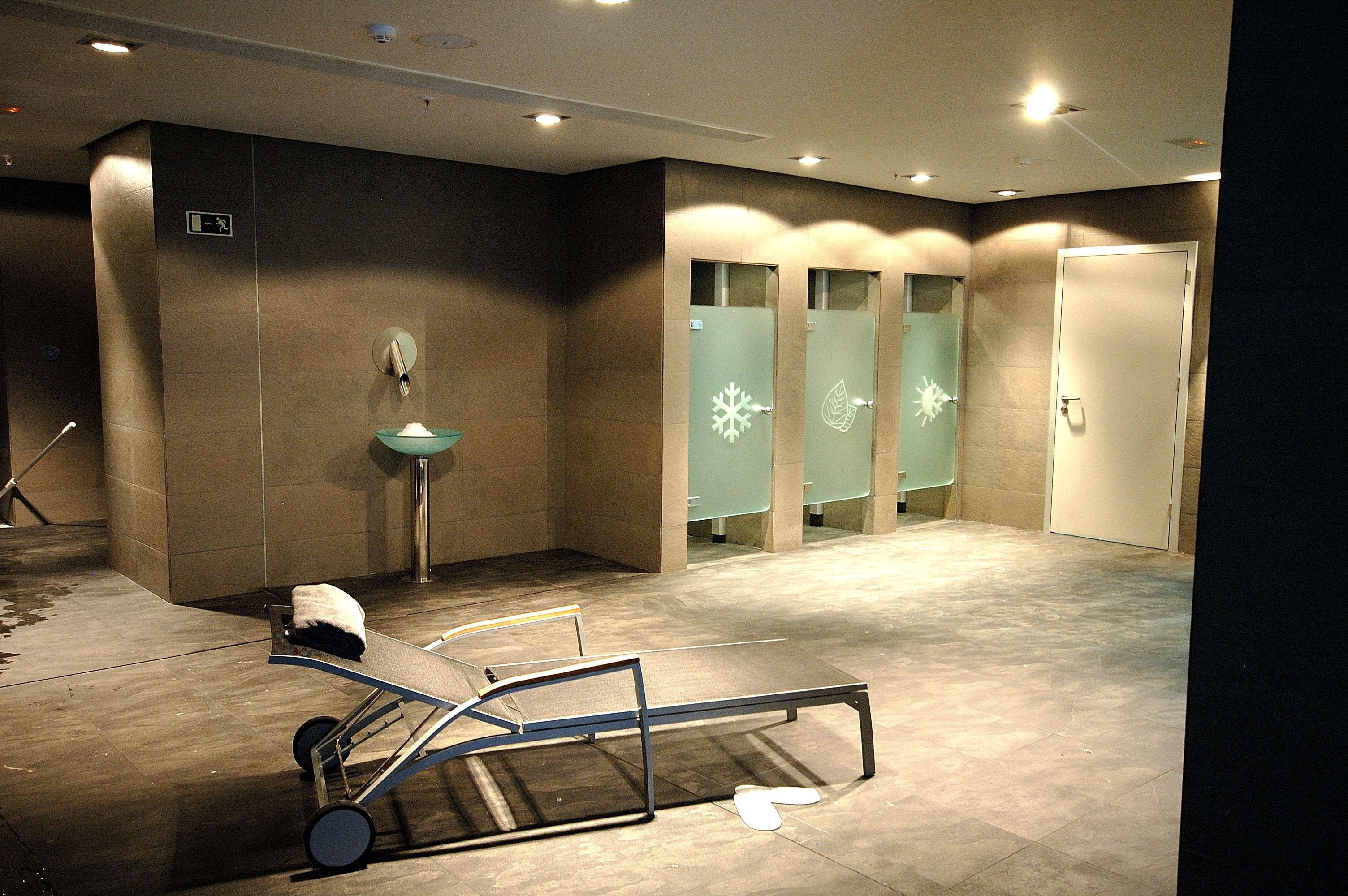 couples treatment room(s), sauna, hot tub, steam room, body treatments