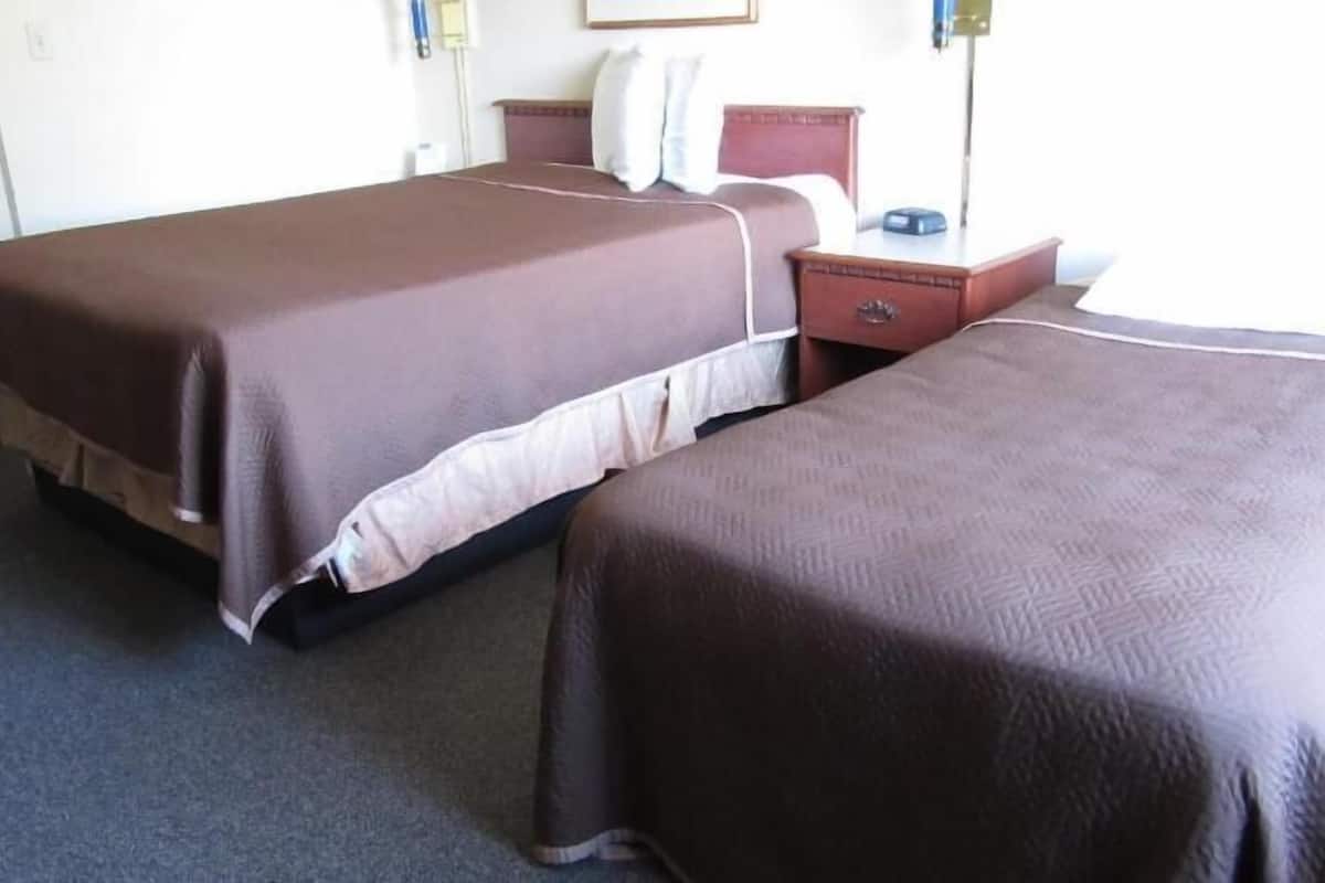 Caja de seguridad en la habitación, escritorio y cortinas blackout