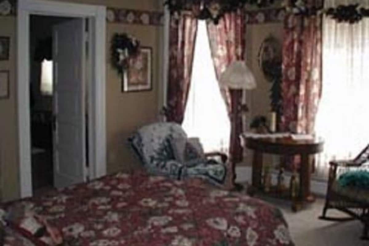 1 bedroom, premium bedding, individually decorated