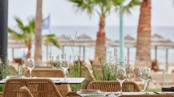 2 restaurants, breakfast served