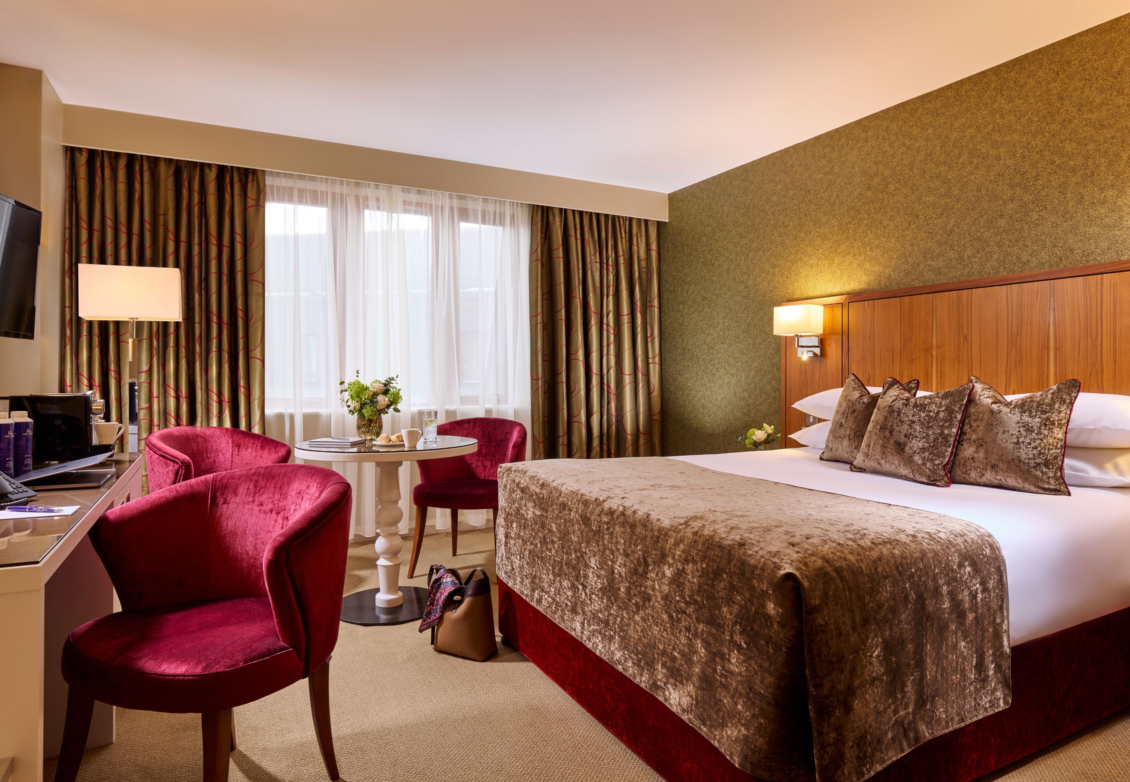 Classic Double Room | In-room safe, desk, blackout drapes, iron/ironing board