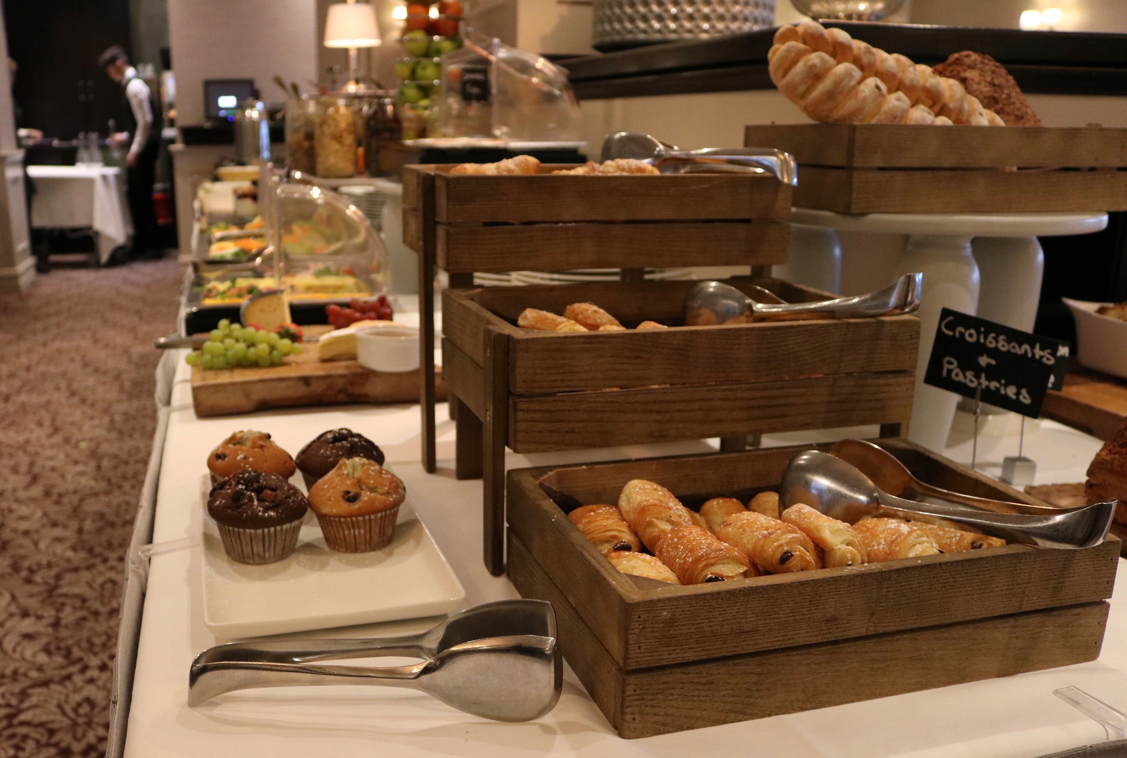daily full breakfast (eur 15 per person)