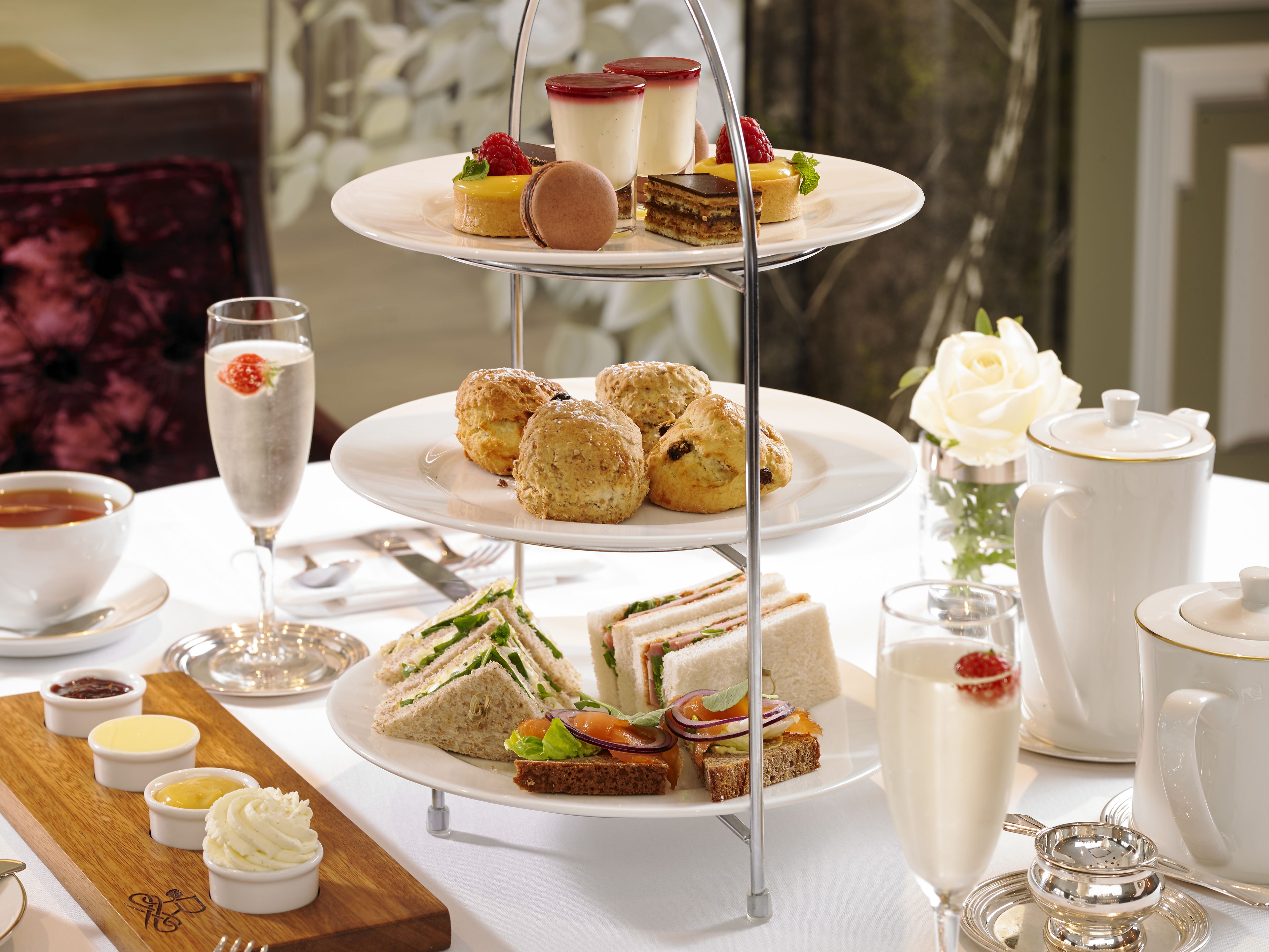 2 restaurants, breakfast served