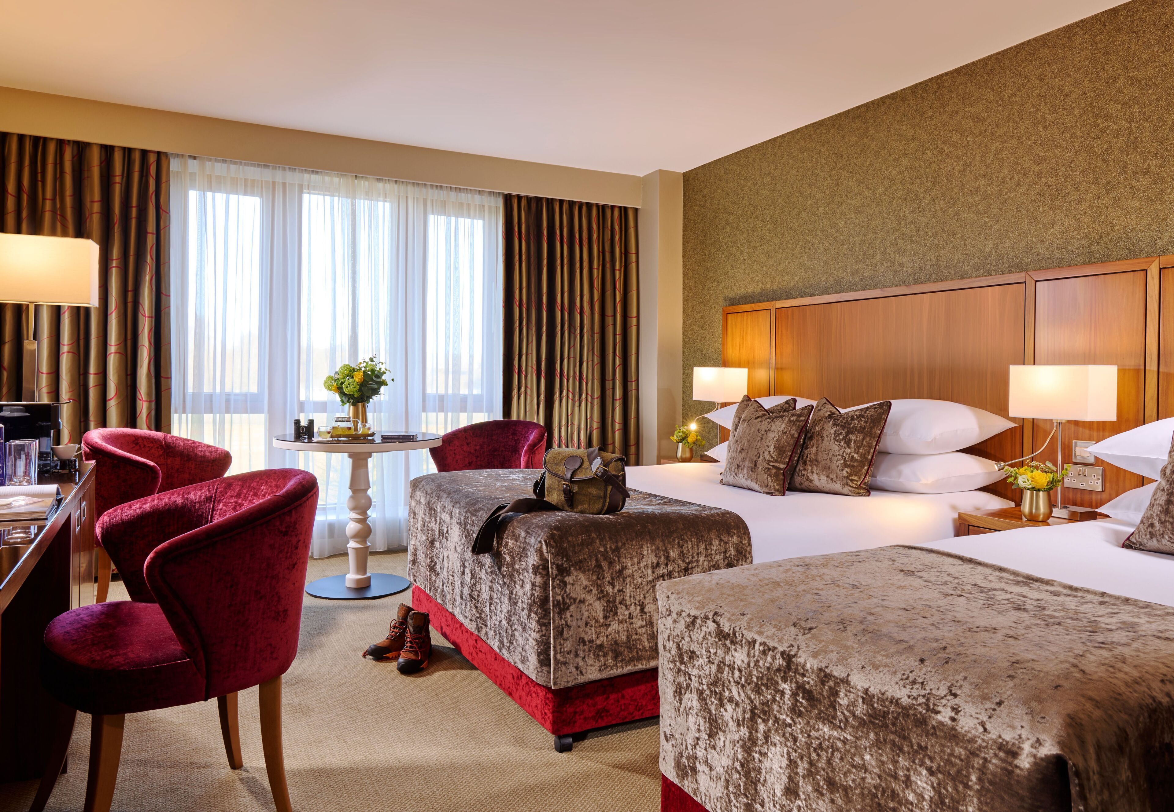 Classic Twin Room | In-room safe, desk, blackout drapes, iron/ironing board