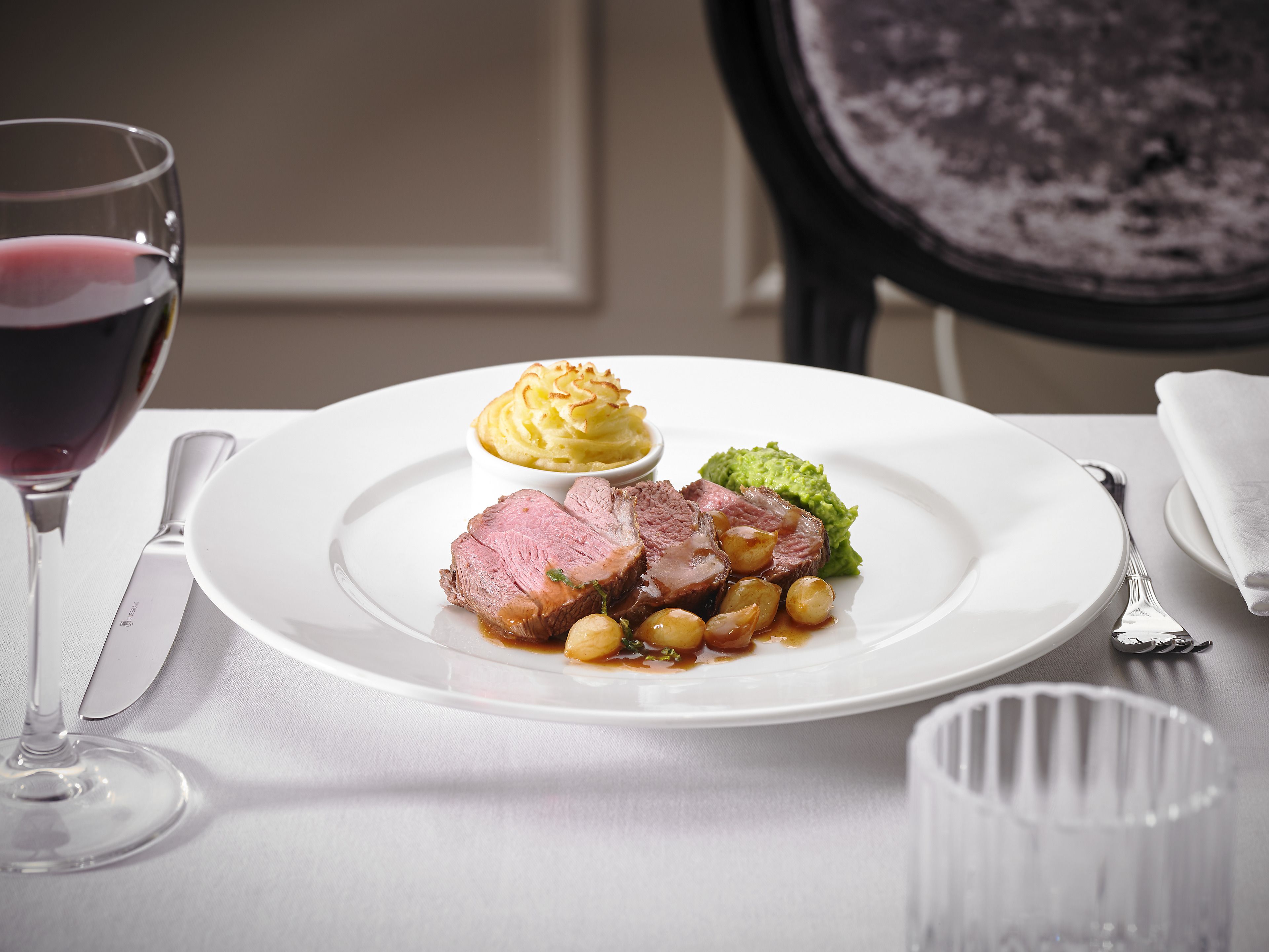 2 restaurants, breakfast served