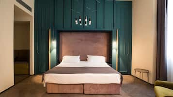 Tripla Premium | Minibar, una cassaforte in camera, una scrivania, tende oscuranti