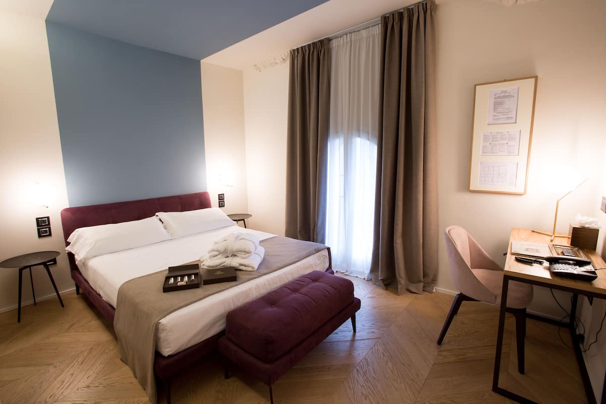 Premium Double or Twin Room | Minibar, in-room safe, desk, blackout curtains