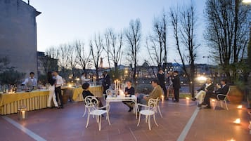 Kawasan bankuet terbuka