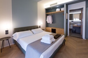 Premium Double Room | Minibar, in-room safe, desk, blackout drapes