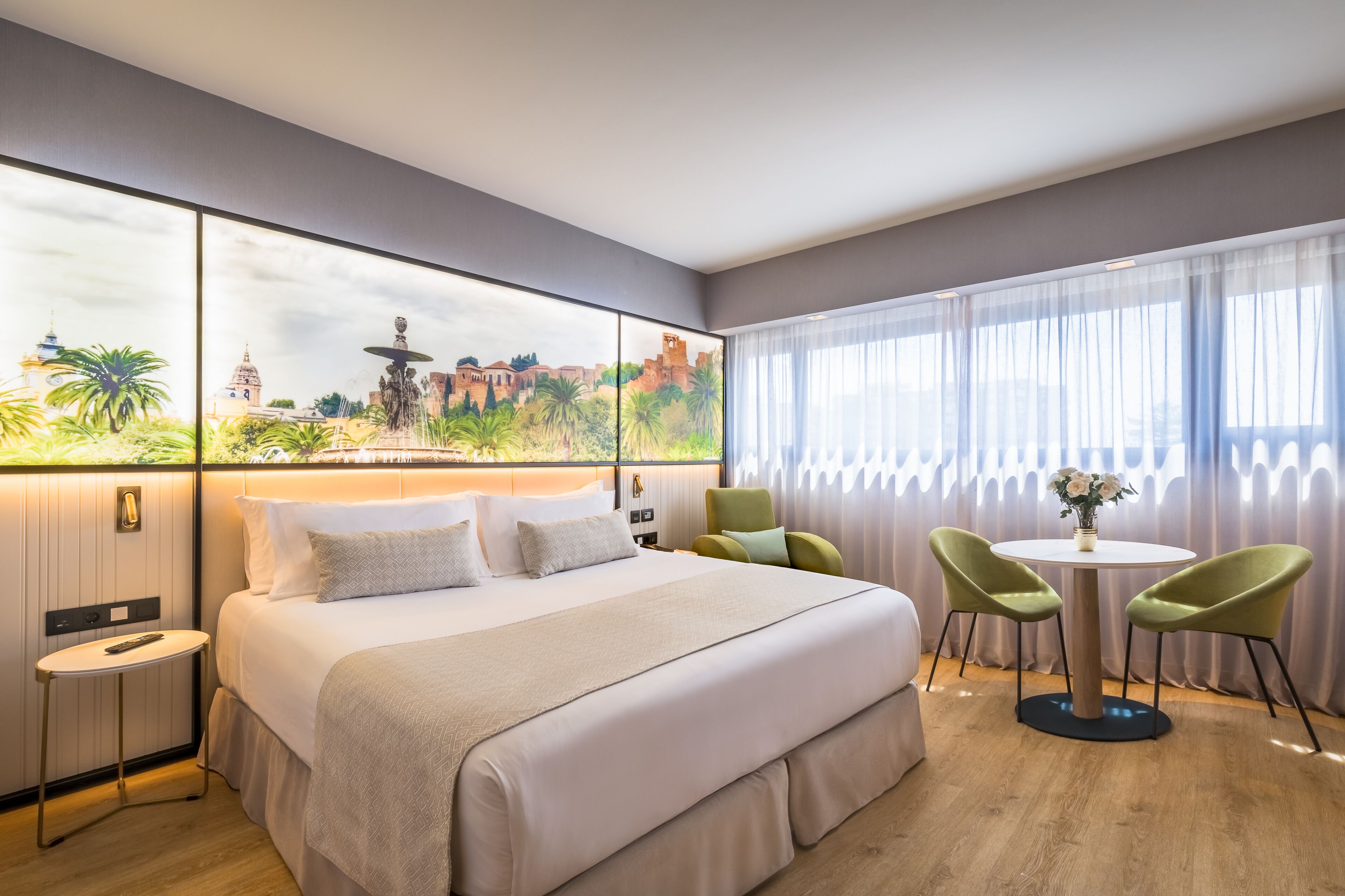 迷你吧、房內夾萬、書桌、手提電腦工作空間