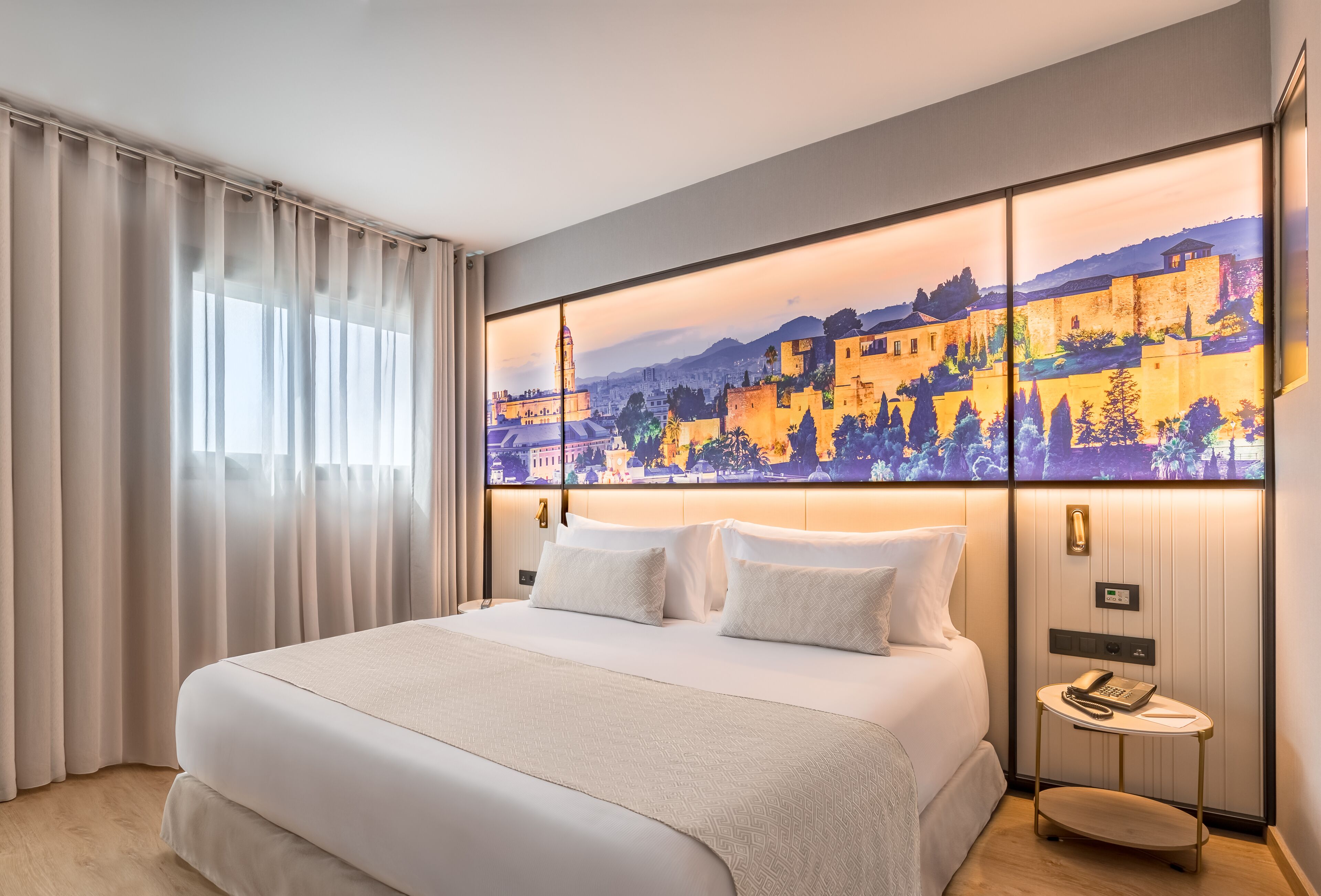 迷你吧、房內夾萬、書桌、手提電腦工作空間