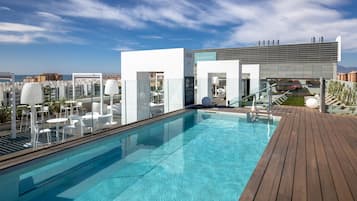 Outdoor pool, pool loungers