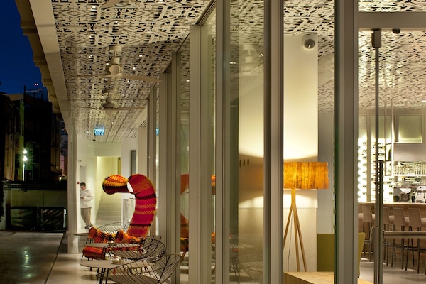 Lobby lounge