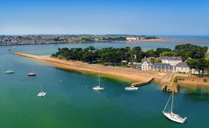 Beach nearby, white sand - Hotel de Pen Bron (La Turballe)