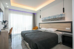 Bàn, khu vực làm việc phù hợp cho laptop, bàn ủi/dụng cụ ủi quần áo 