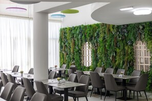 2 restaurants, breakfast, lunch, dinner served; international cuisine - Papouis Protaras Hotel (Paralimni)