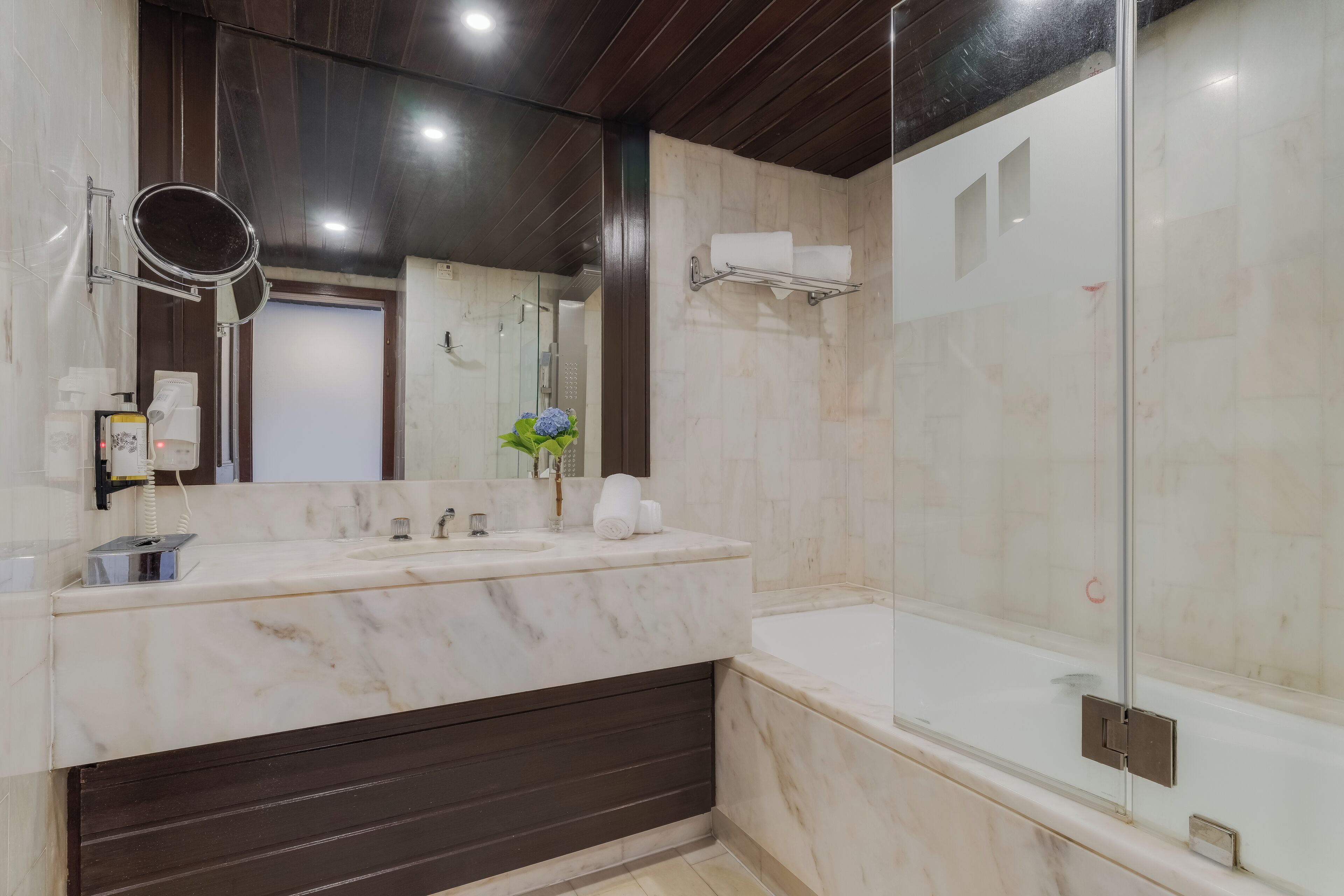 double room, garden view | bathroom | deep-soaking bathtub, free toiletries, hair dryer, towels