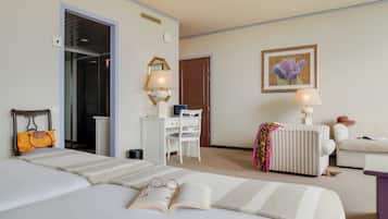 Minibar, cortinas opacas, wifi gratis y ropa de cama