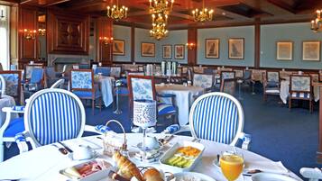 Desayuno autoservicio gratuito y diario