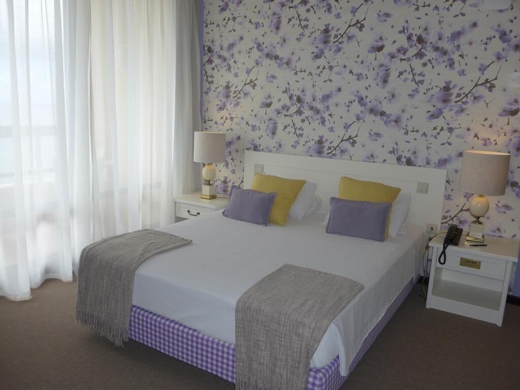 Minibar, blackout drapes, WiFi (free), bed sheets