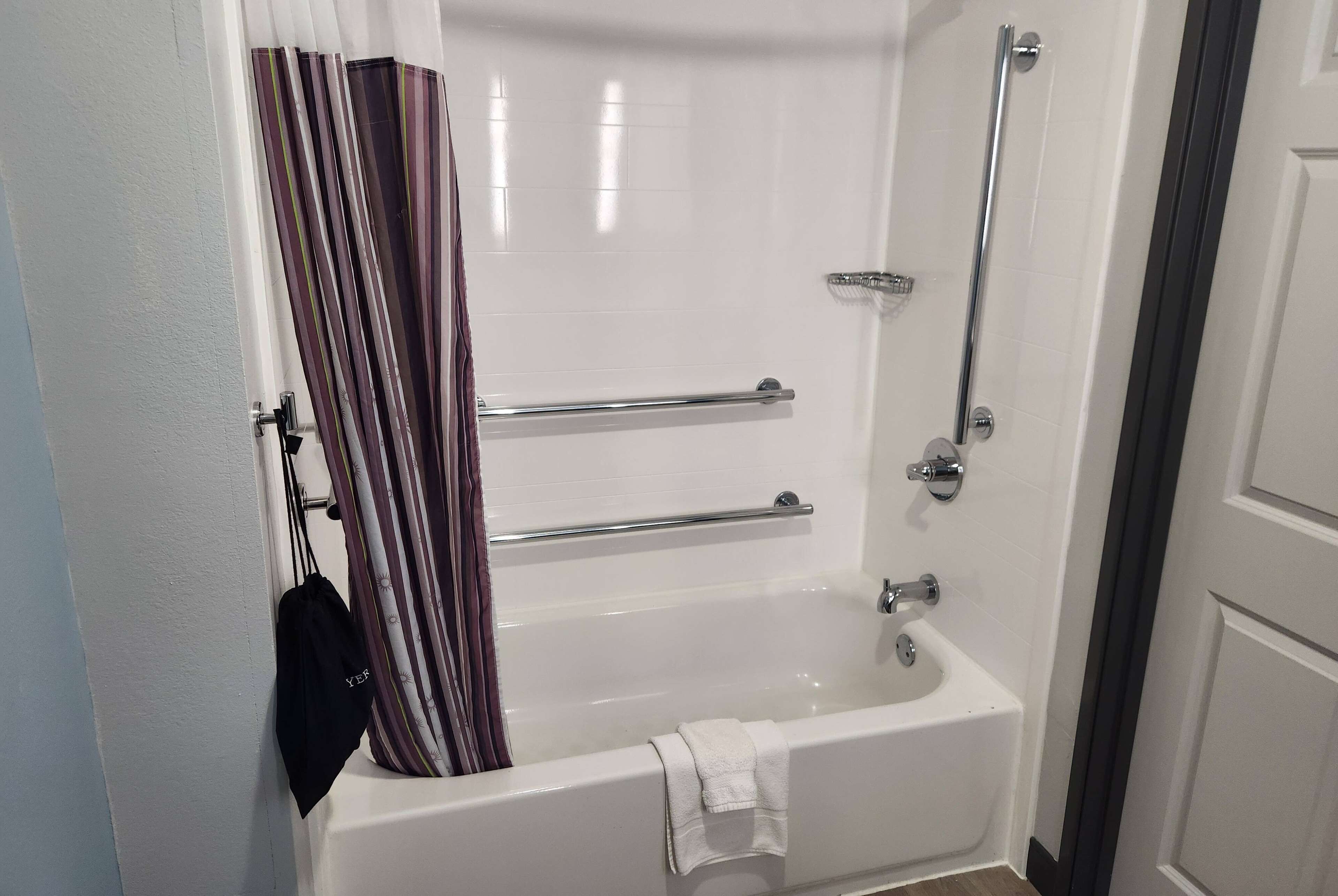 combined shower/bathtub, free toiletries, hair dryer, towels