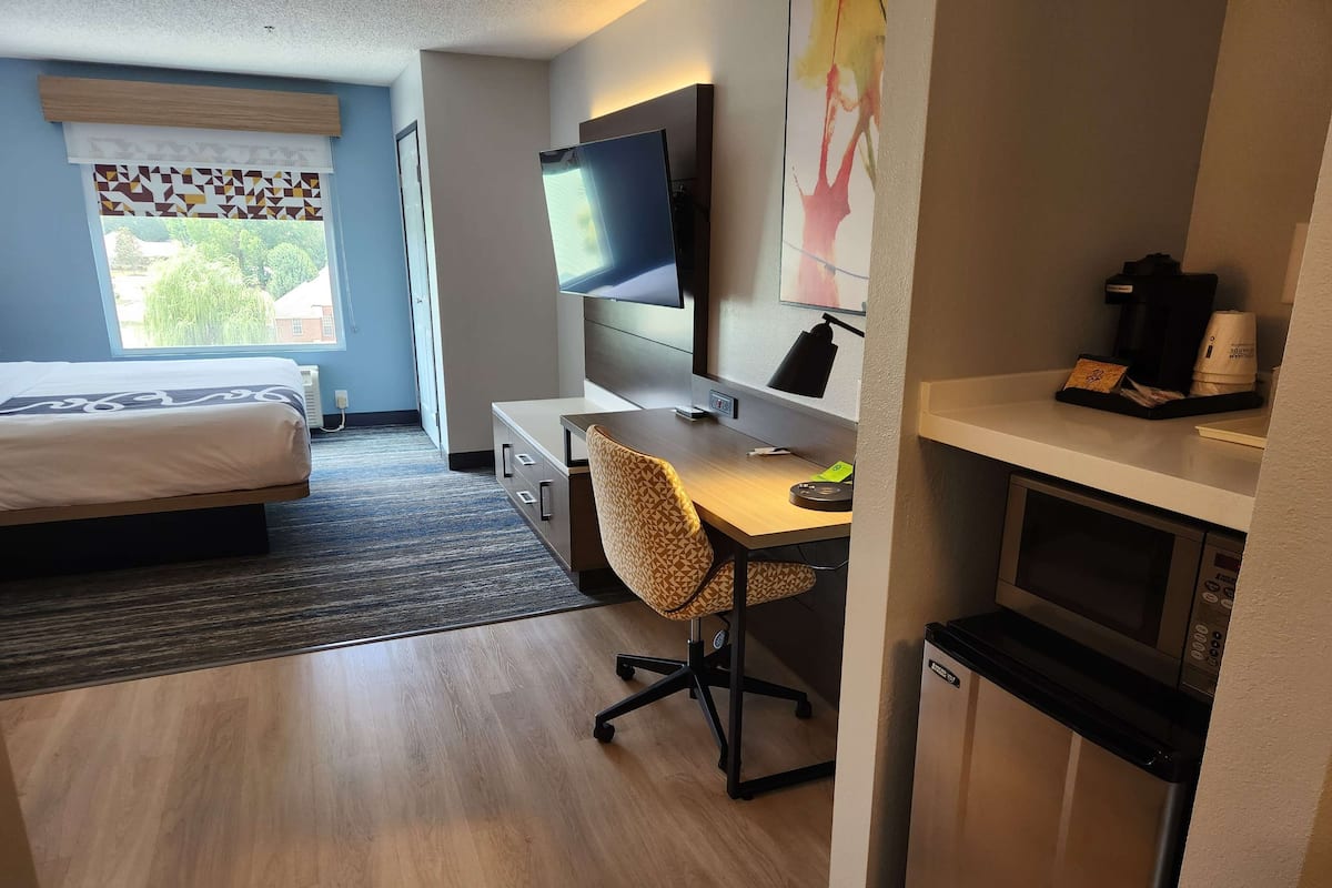 Ropa de cama de alta calidad y escritorio