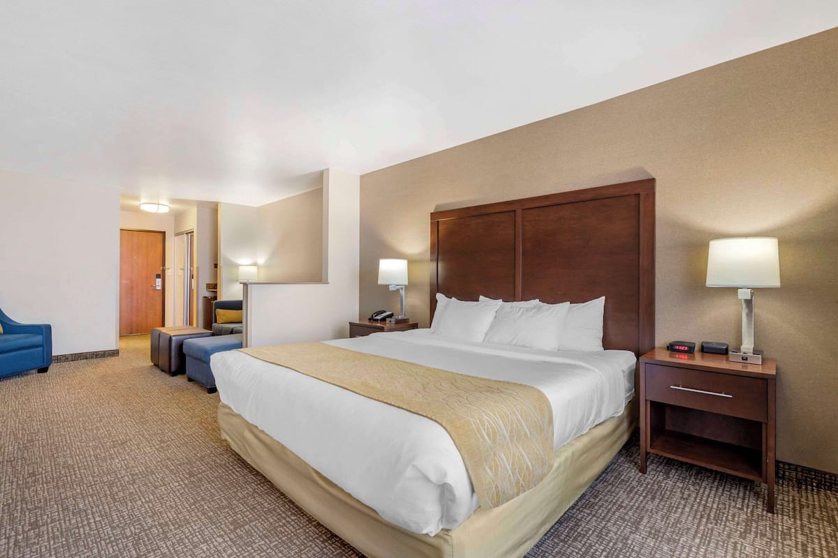 Iron/ironing board, free WiFi, bed sheets, alarm clocks