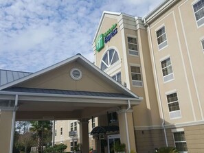 Exterior detail - Holiday Inn Express and Suites Jacksonville East by IHG (Jacksonville)