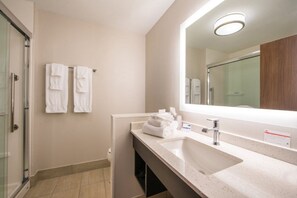 Combined shower/bathtub, free toiletries, hair dryer, towels - Holiday Inn Express and Suites Jacksonville East by IHG (Jacksonville)