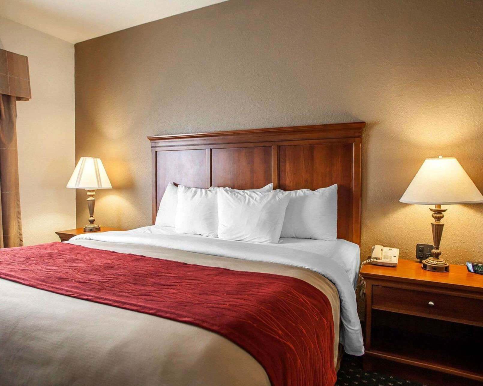 Desk, blackout drapes, iron/ironing board, free WiFi