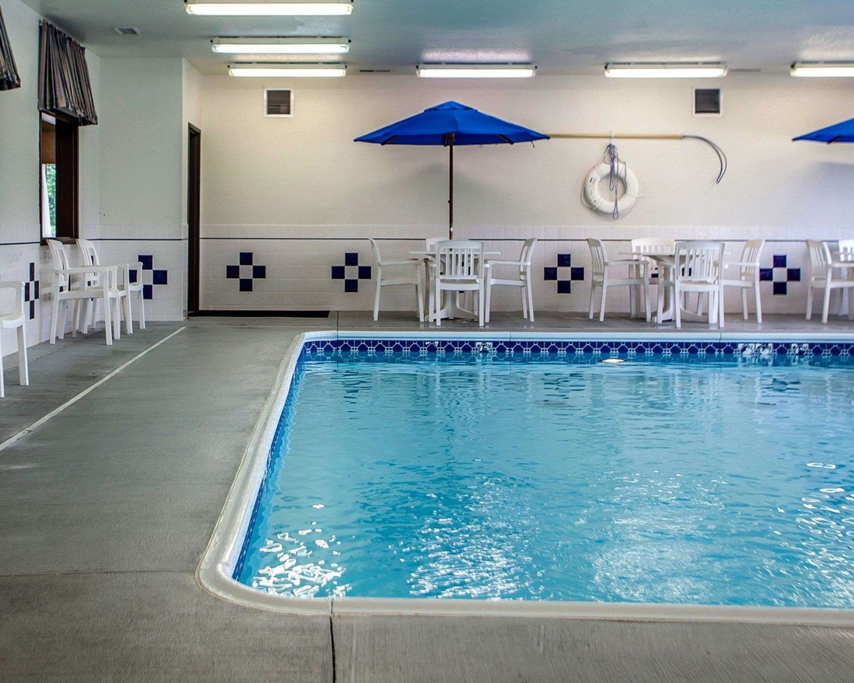 indoor pool, open 7:00 am to 10:00 pm, pool loungers