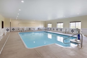 Piscina coberta (horari: 07:00-22:00) i gandules 