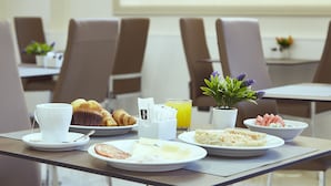 Frokostbuffé hver dag (mot et tillegg)