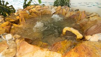 Körperbehandlungen, Hydrotherapie, Aromatherapie, Warmsteinmassagen