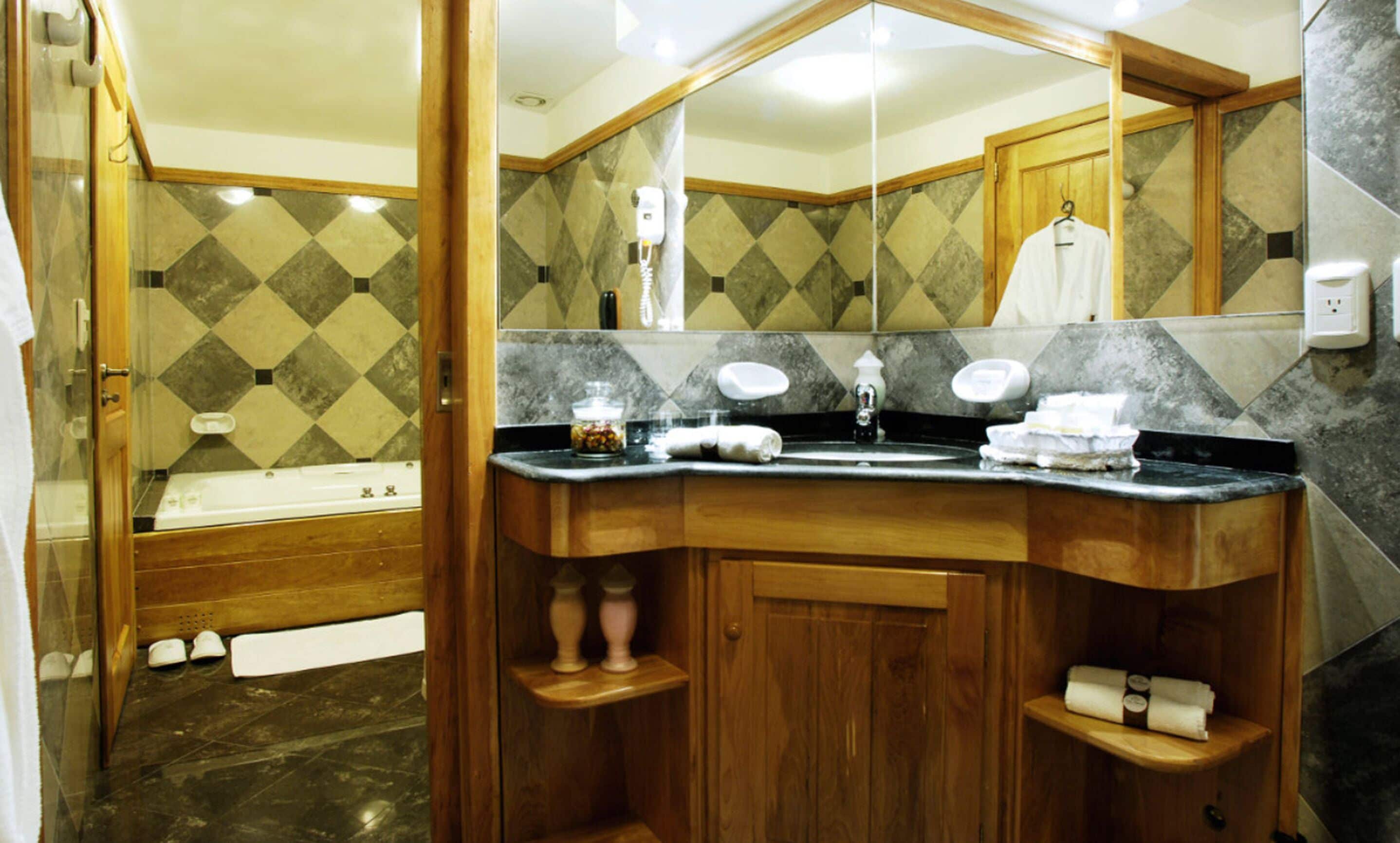 suite, lake view (master) | bathroom | free toiletries, hair dryer, bidet, towels