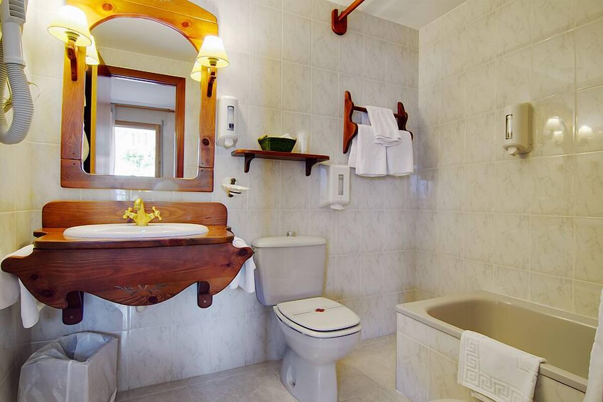double room | bathroom | separate bathtub and shower, hair dryer, towels