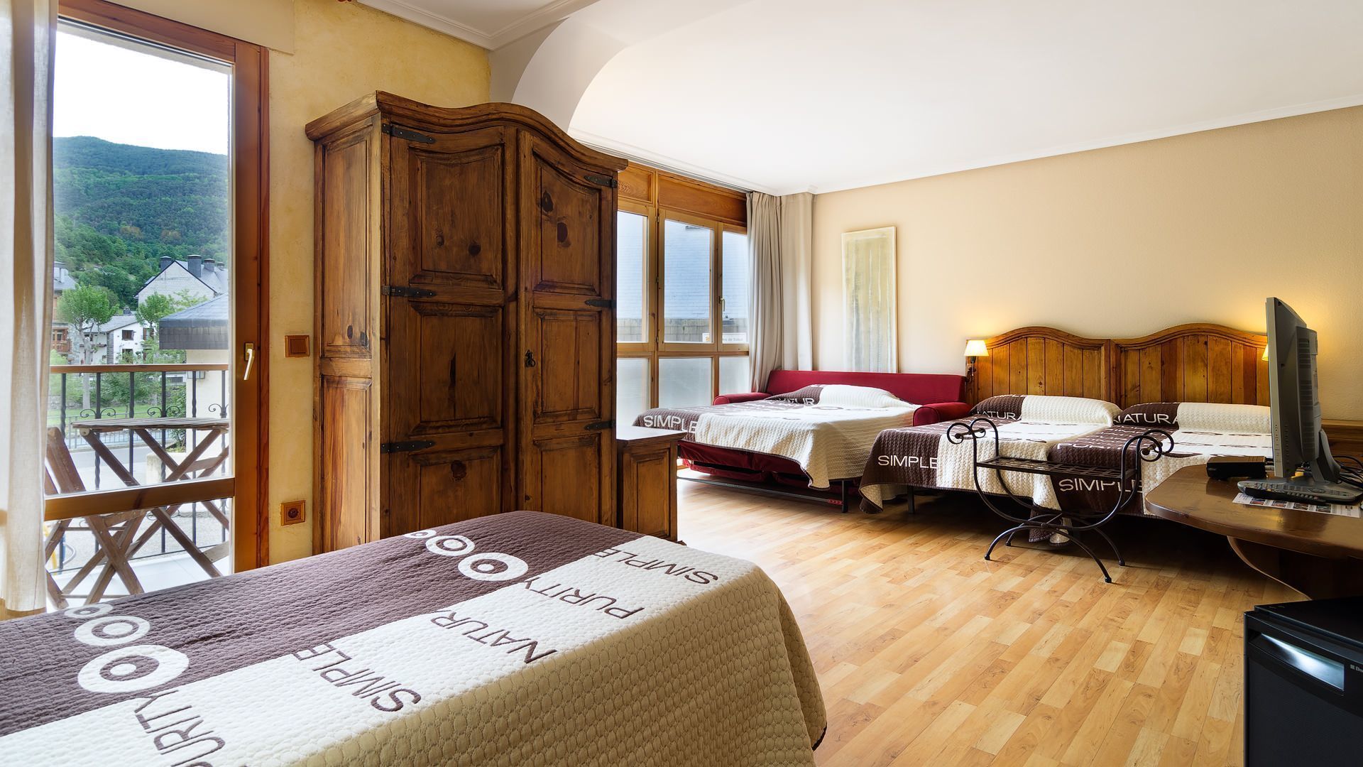 minibar, desk, free wifi