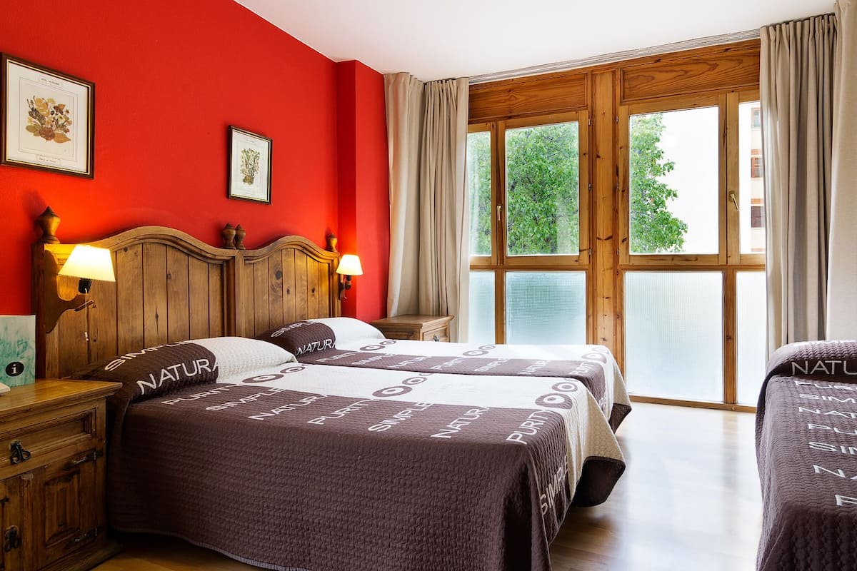 Triple Room | Minibar, desk, free WiFi