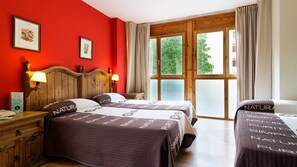 三人房 | 迷你吧、書桌、免費無線上網